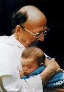Father Thomas Philippe with a gifted child.